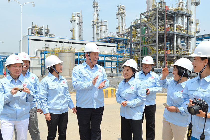 奧克創始人家屬進企業